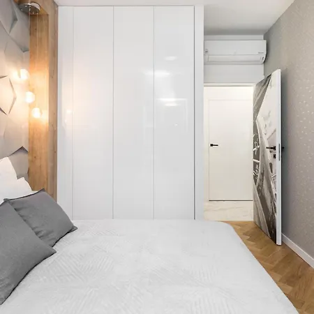 Urban Chic - Luxury At Mennica Apartament *
