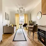 Urban Chic - Luxury At Mennica *