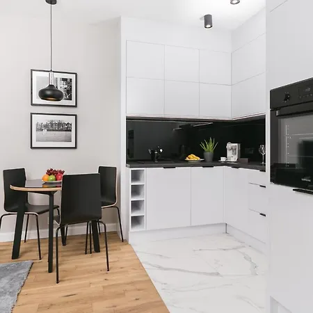 Urban Chic - Luxury At Mennica * Warschau