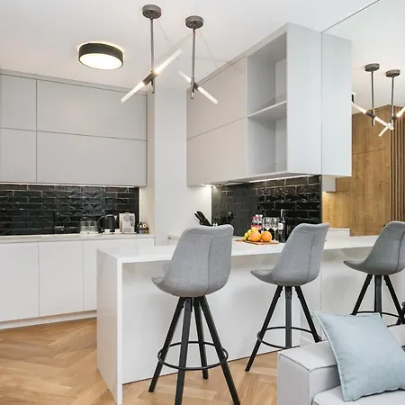 Urban Chic - Luxury At Mennica Apartment Warschau
