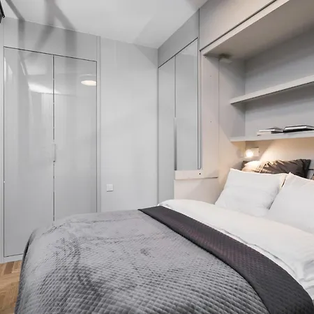 Golden - Mennica Apartment