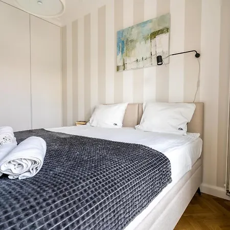 Golden - Mennica Apartment
