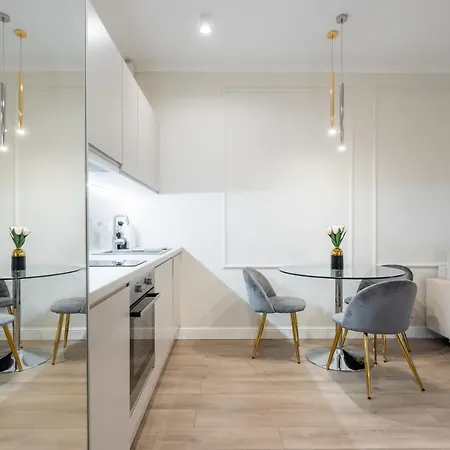Urban Chic - Luxury At Mennica Apartment Warschau