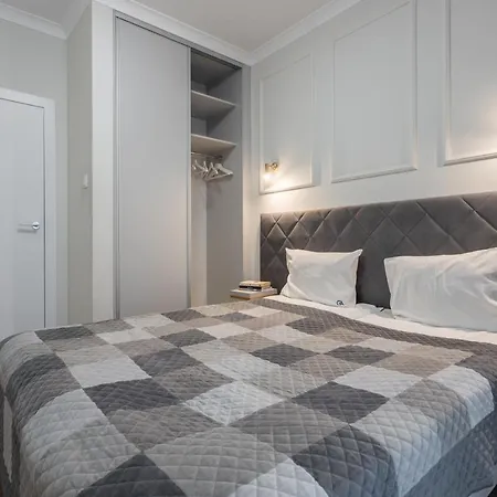 Urban Chic - Luxury At Mennica Apartment *