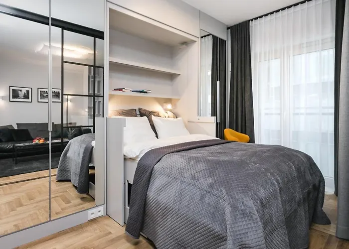 Urban Chic - Luxury At Mennica Apartment Warsaw