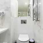 Urban Chic - Luxury At Mennica דירה