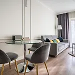 Urban Chic - Luxury At Mennica