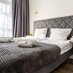 Urban Chic - Luxury At Mennica דירה