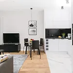 Urban Chic - Luxury At Mennica דירה ורשה