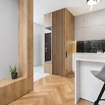Urban Chic - Luxury At Mennica ורשה