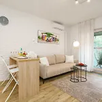 Urban Chic - Luxury At Mennica דירה