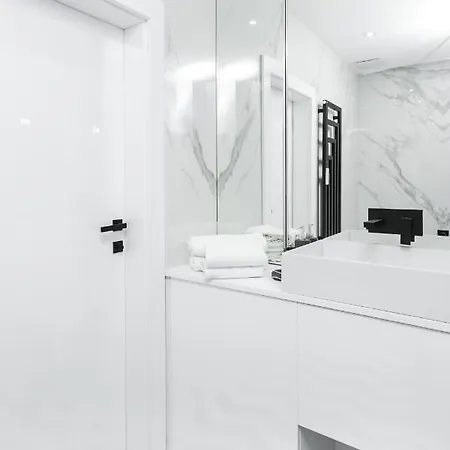 Urban Chic - Luxury At Mennica * Varşova